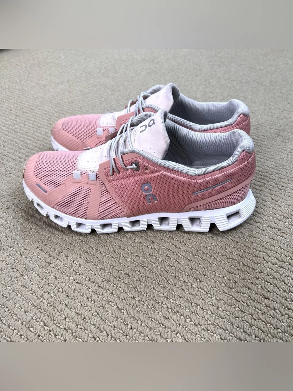 ON Cloud 5 Peach/White Women's Running Shoes Size 8.5